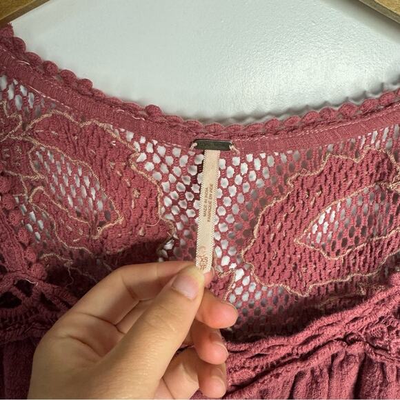 Free People Rose Pink Crochet Lace Floral Boho Flowy Blouse Top Size XS - Picture 2 of 4